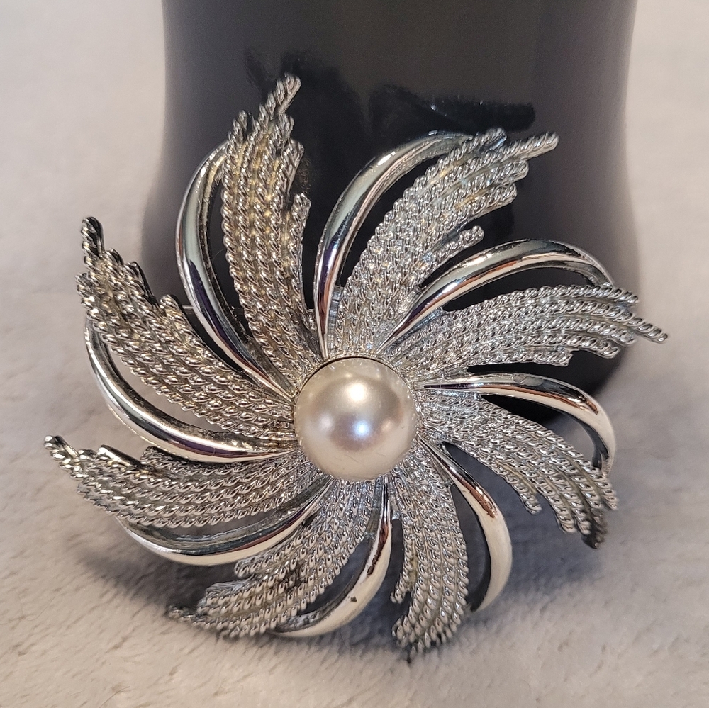 Sarah Coventry Silver Sunburst Brooch
